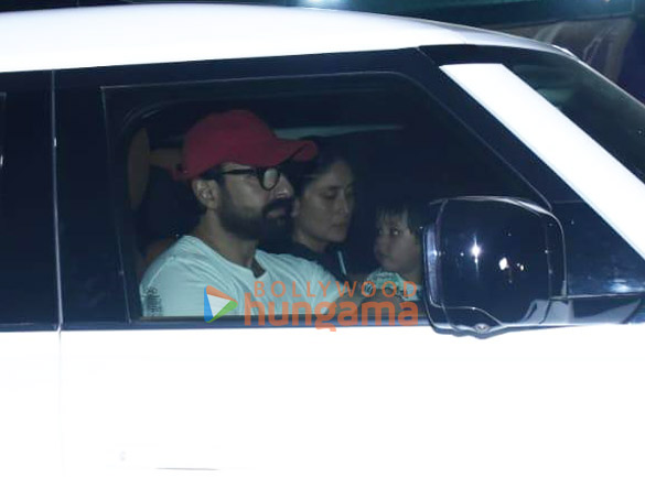 Photos: Saif Ali Khan and Kareena Kapoor Khan snapped in Bandra Photos: Saif Ali Khan and Kareena Kapoor Khan snapped in Bandra