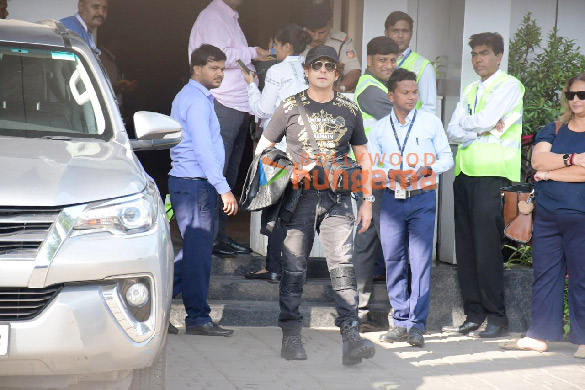 photos salman khan aamir khan alia bhatt and others snapped at kalina airport 3