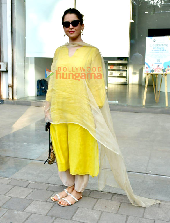 photos sanya malhotra snapped in juhu 5 2