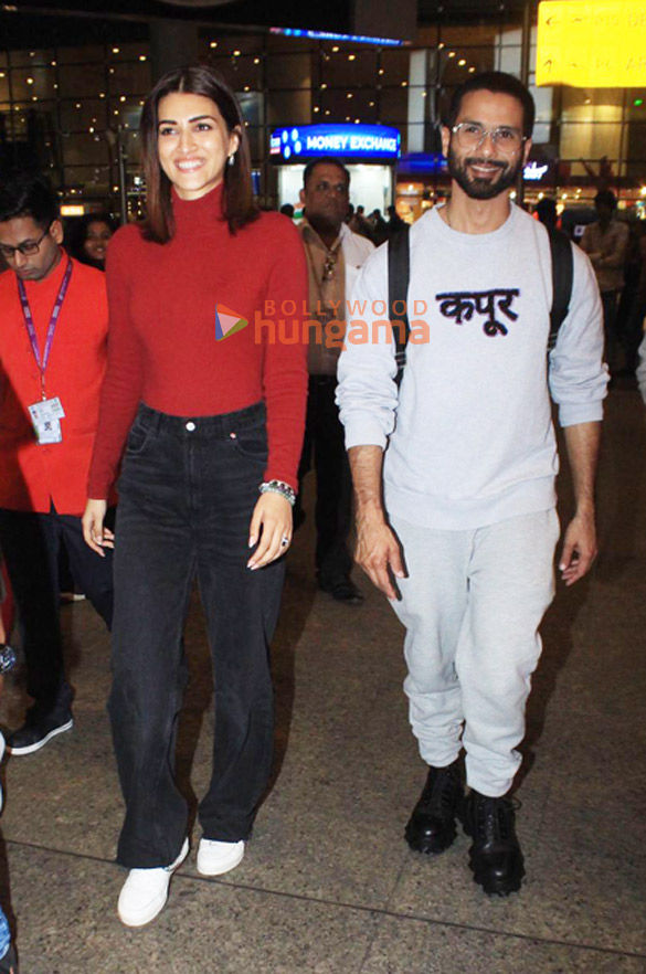 Photos: Shahid Kapoor and Kriti Sanon snapped at the airport | Parties & Events