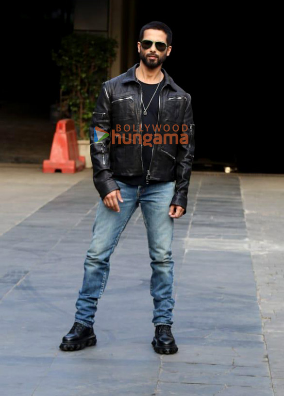 photos shahid kapoor and kriti sanon snapped at the trailer launch of teri baaton mein aisa uljha jiya 10