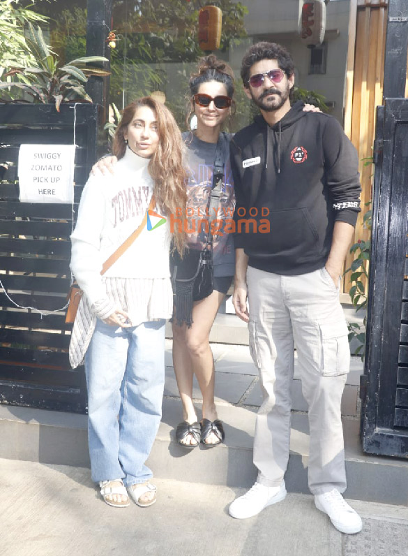 photos shibani dandekar anusha dandekar and gaurav kapur snapped in bandra 3