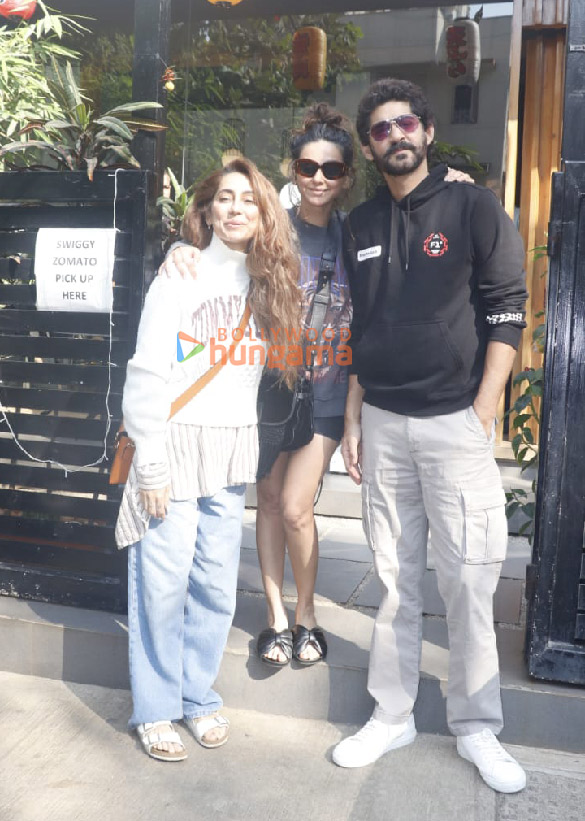 photos shibani dandekar anusha dandekar and gaurav kapur snapped in bandra 4