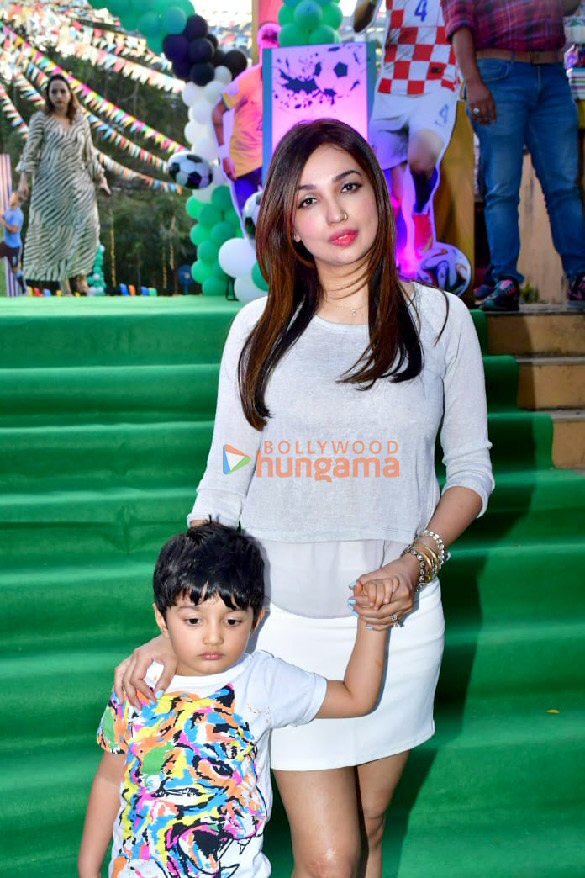 photos shilpa shetty neha dhupia tusshar kapoor and others snapped at ravie kapoors birthday bash 8