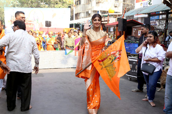 photos shilpa shetty snapped at the siddhivinayak temple in mumbai 1