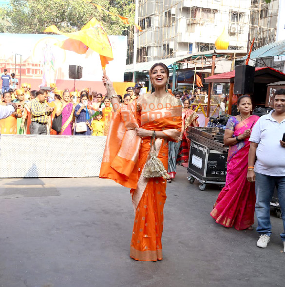 photos shilpa shetty snapped at the siddhivinayak temple in mumbai 3