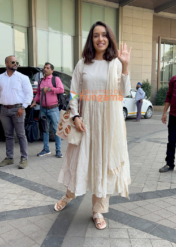 photos shraddha kapoor snapped in bandra 3 2