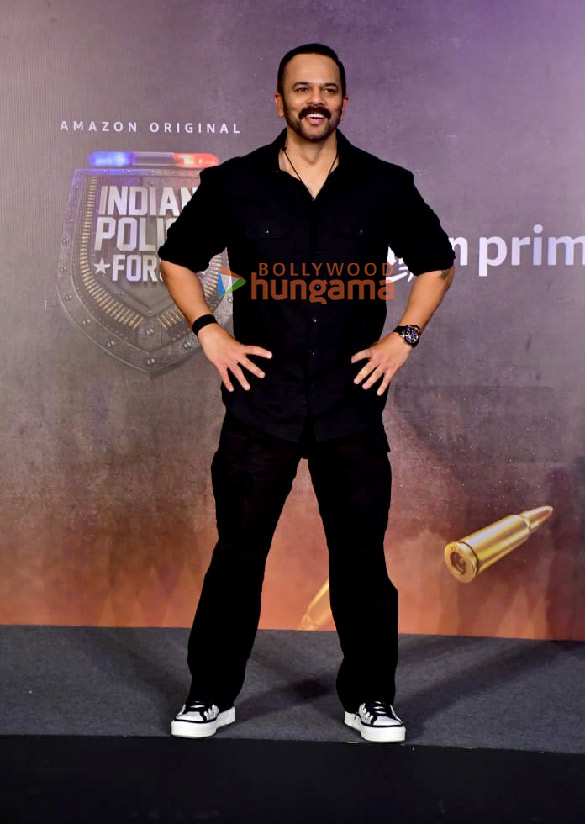 photos sidharth malhotra shilpa shetty vivek oberoi rohit shetty and others snapped at the trailer launch of indian police force 1