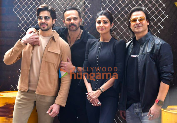 photos sidharth malhotra shilpa shetty vivek oberoi and rohit shetty snapped at the trailer launch of indian police force 3