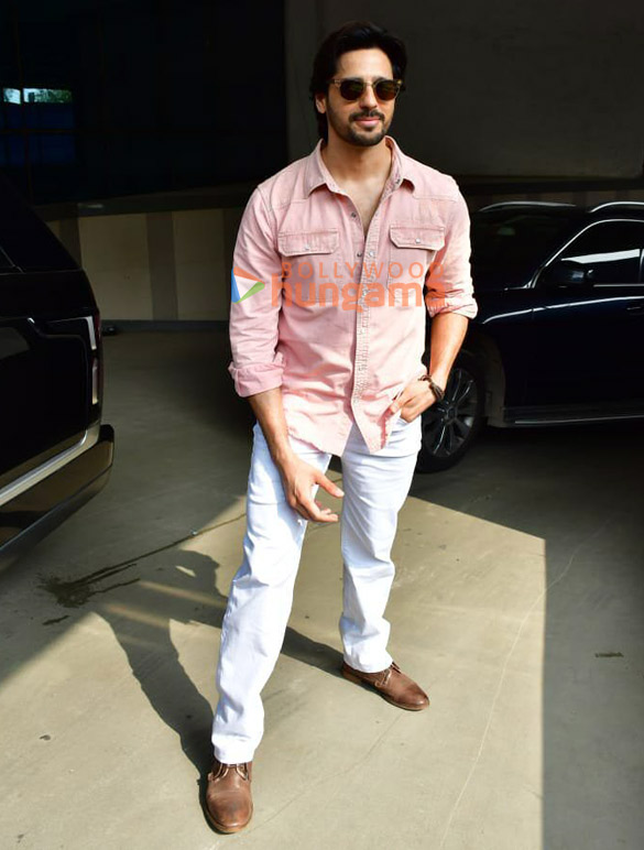 photos sidharth malhotra shilpa shetty vivek oberoi and rohit shetty snapped during indian police force promotions 2 3