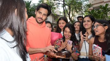 Photos: Sidharth Malhotra snapped celebrating birthday with fans in Bandra