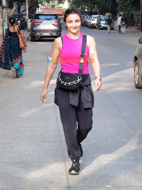 photos soha ali khan snapped in khar 1