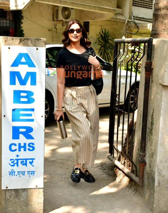 Photos: Sonali Bendre snapped at Kromakay salon in Juhu Photos: Sonali Bendre snapped at Kromakay salon in Juhu