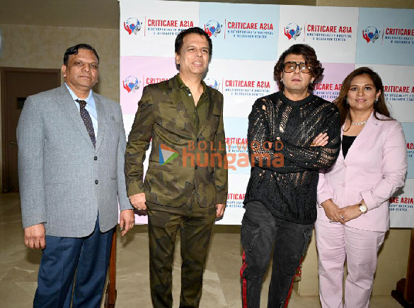 photos sonu nigam snapped at criticare asia event 6