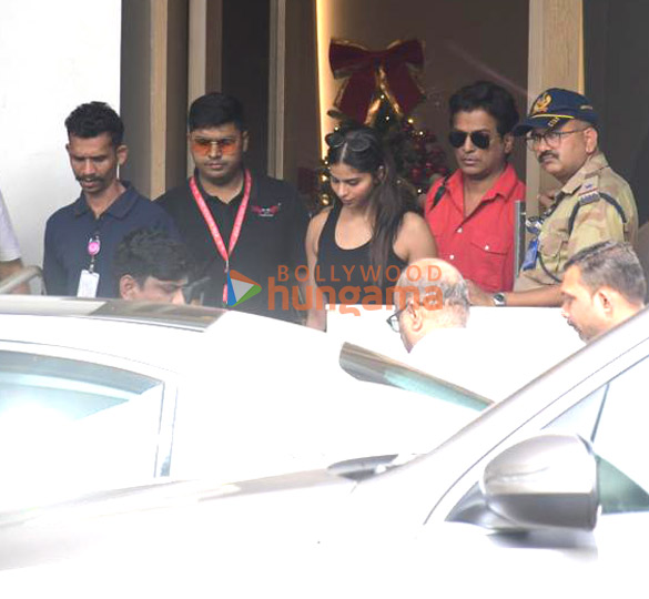 Photos: Akshay Kumar, Twinkle Khanna and Suhana Khan snapped at Kalina airport Photos: Akshay Kumar, Twinkle Khanna and Suhana Khan snapped at Kalina airport