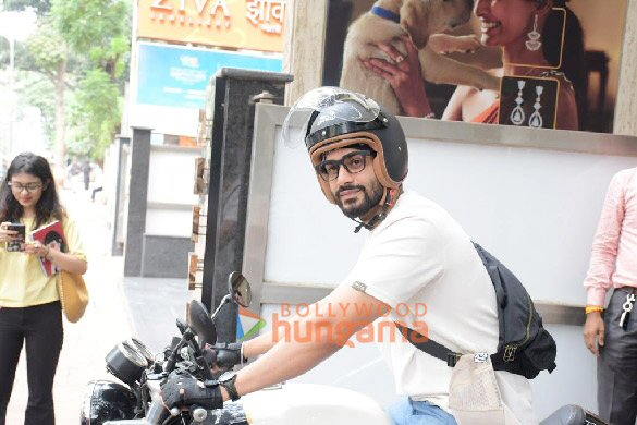 Photos: Sunny Kaushal snapped in Bandra Photos: Sunny Kaushal snapped in Bandra