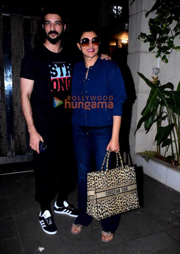 Photos: Sushmita Sen snapped in Bandra Photos: Sushmita Sen snapped in Bandra