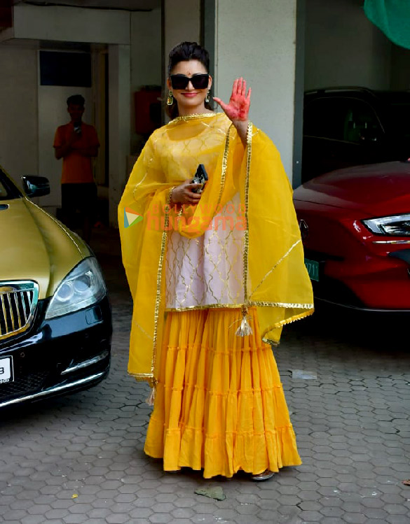 photos urvashi rautela and aditi rao hydari snapped in juhu 6