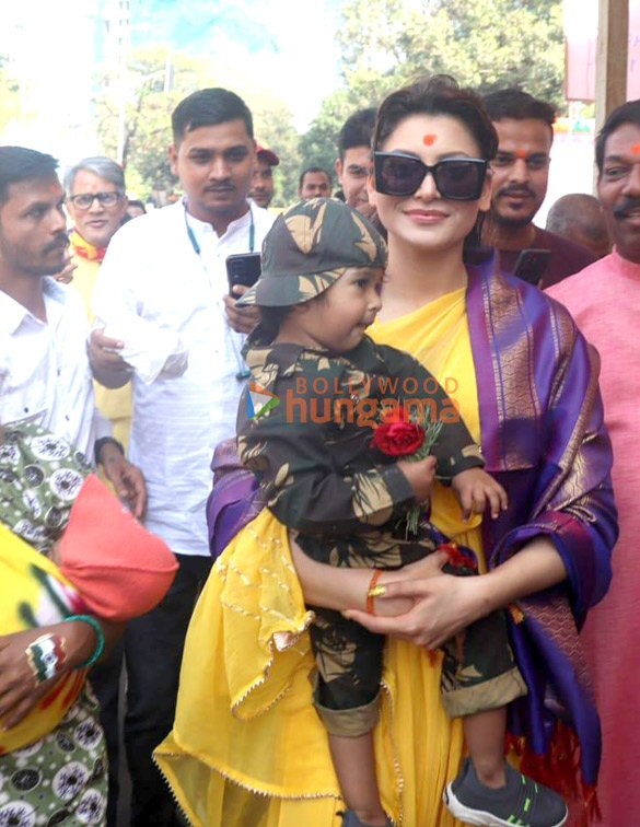photos urvashi rautela snapped at siddhivinayak temple 1