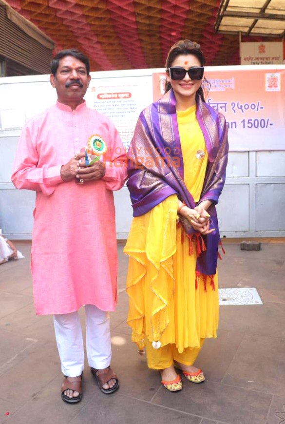 photos urvashi rautela snapped at siddhivinayak temple 4