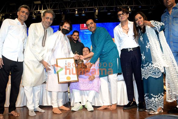 Photos: Ustad Zakir Hussain Conferred With The Padma Vibhushan Ustad ...