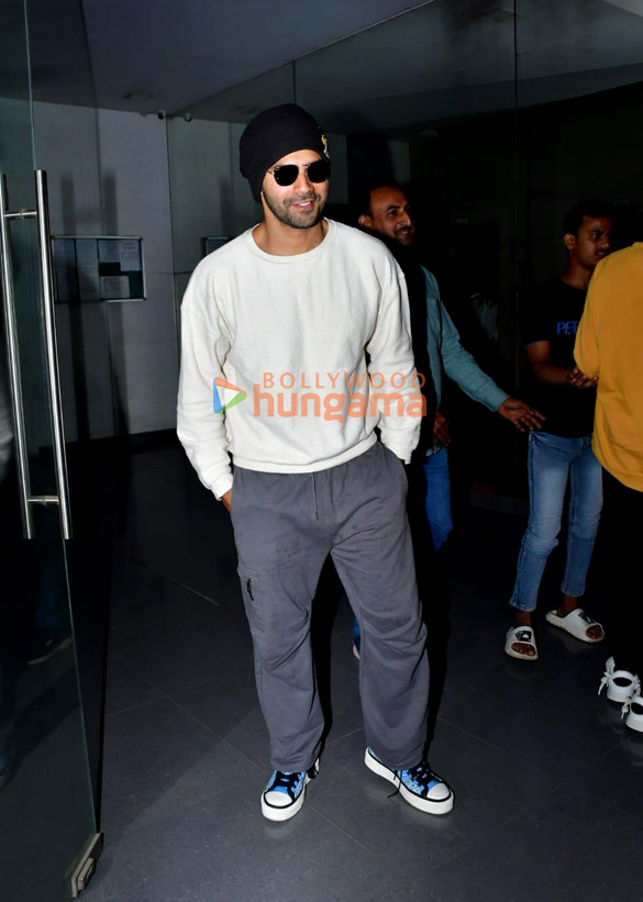photos varun dhawan snapped in andheri 1 6