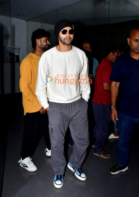 photos varun dhawan snapped in andheri 2 6
