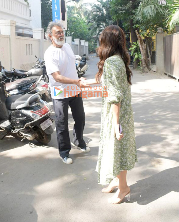 photos wamiqa gabbi snapped at rakeysh omprakash mehras office in bandra 2 photos wamiqa gabbi snapped at rakeysh omprakash mehras office in bandra 2