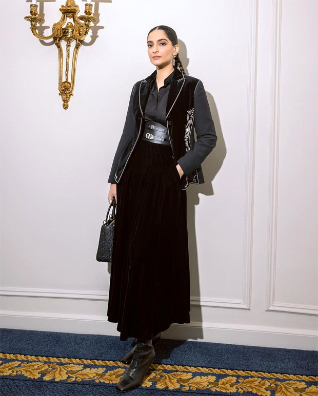 Sonam Kapoor flaunts the allure of Dior at Paris Fashion Week 2024; Rs. 4.3  lakh worth bag draws attention 2024 : Bollywood News - Bollywood Hungama