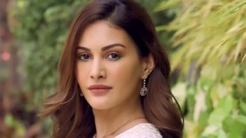 Amyra Dastur takes elegance on another level!