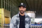 Fresh on a friday morning, Angad Bedi spotted at the Mumbai Airport