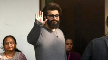 Arjun Kapoor waves at paps as he gets clicked at the airport