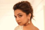 Deepika Padukone in a saree is a vision!