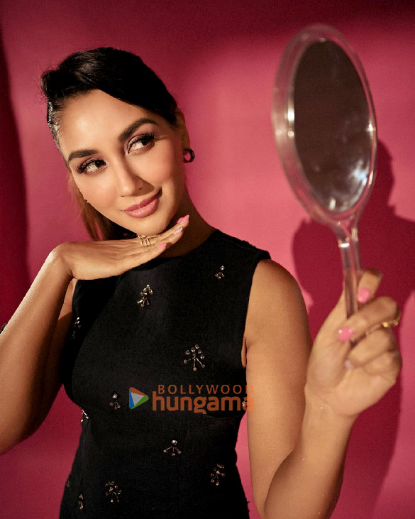nikita dutta 2 108