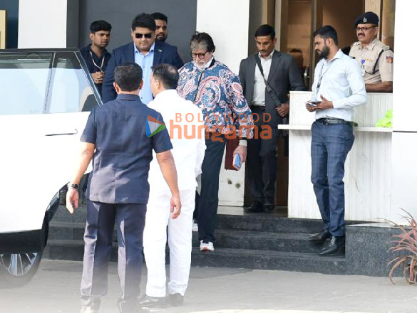 Photos Amitabh Bachchan, Abhishek Bachchan and Manushi Chhillar snapped at Kalina airport (2)
