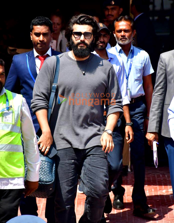 photos arjun kapoor snapped at jamnagar airport 3