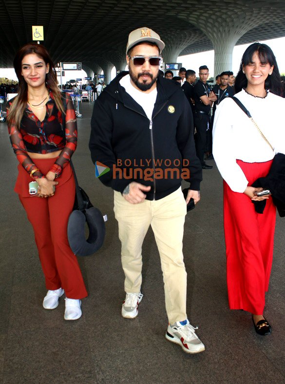 photos bhumi pednekar chitrangda singh and others snapped at the airport 4