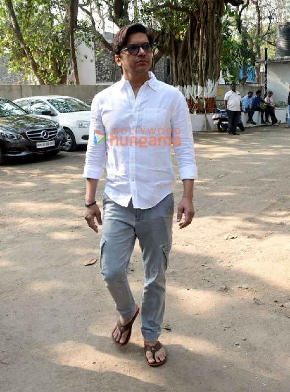 photos celebs attend the last rites of pankaj udhas in mumbai 7