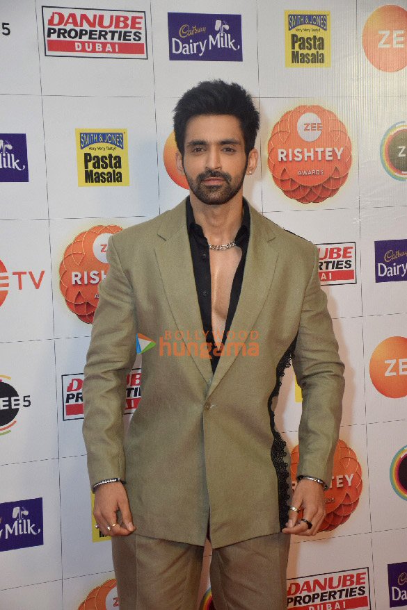 photos celebs grace the red carpet of zee rishtey awards nomination party 9
