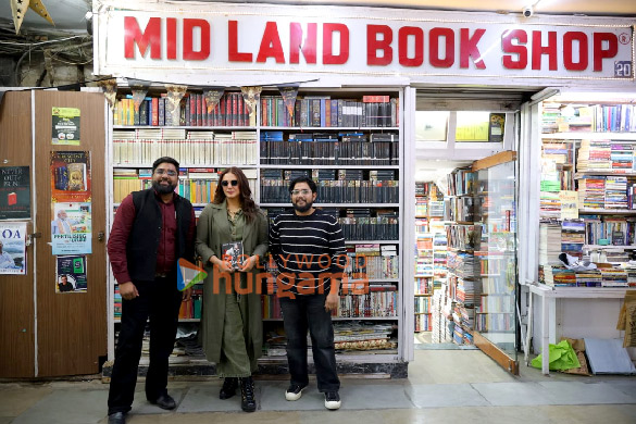 photos huma qureshi snapped signing copies of her first novel zeba an accidental superhero for her fans in a delhi bookstore 1