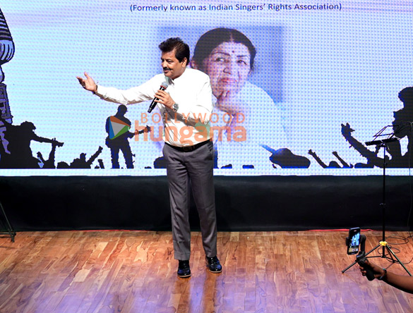 photos javed akhtar udit narayan shaan others pay tribute to lata mangeshkar at isamra sangeetmay baithak 13