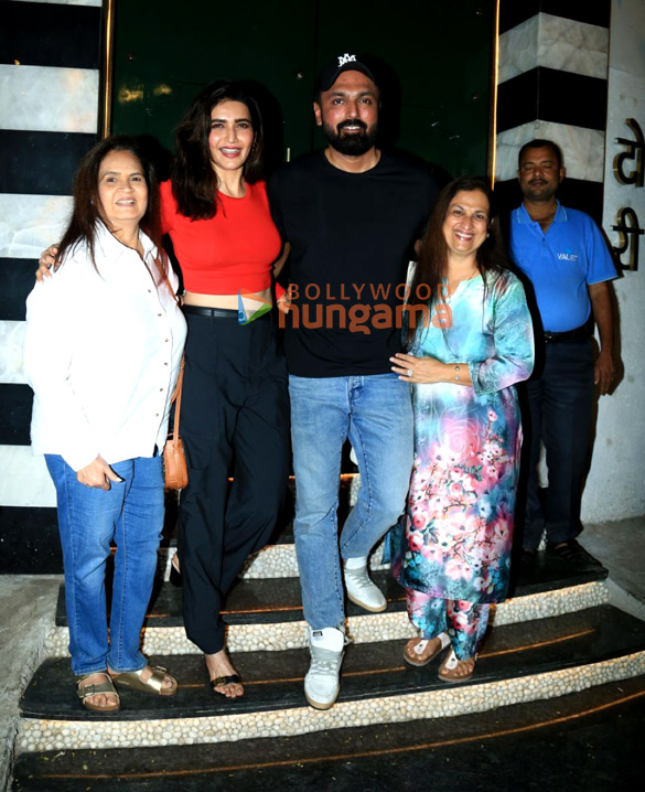 Photos: Karishma Tanna snapped with her family in Bandra Photos: Karishma Tanna snapped with her family in Bandra