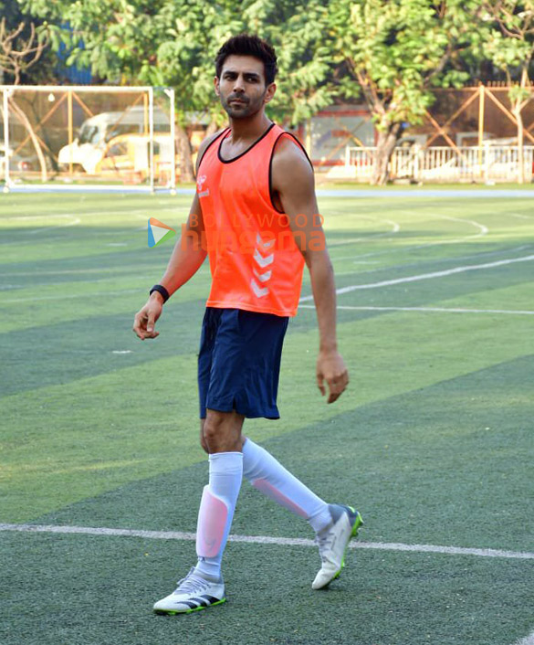 Photos: Kartik Aaryan, Abhimanyu Dassani and Aparshakti Khurana snapped at all-star FC football match in Juhu Photos: Kartik Aaryan, Abhimanyu Dassani and Aparshakti Khurana snapped at all-star FC football match in Juhu
