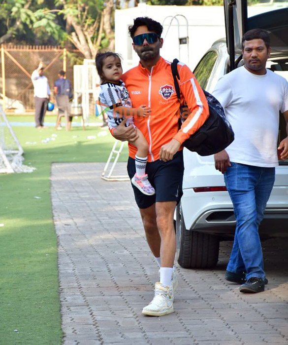 photos kartik aaryan abhimanyu dassani and aparshakti khurana snapped at all star fc football match in juhu 3