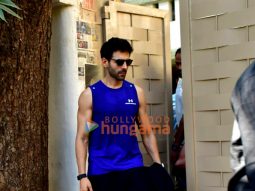 Photos: Kartik Aaryan snapped in Juhu