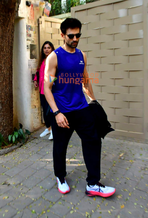 photos kartik aaryan snapped in juhu 4 25