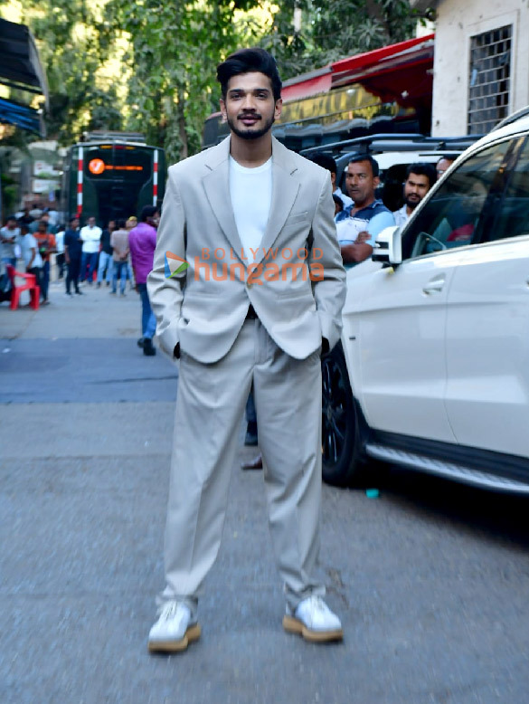 photos madhuri dixit suniel shetty and abhishek kumar snapped on the sets of dance deewane 1 3