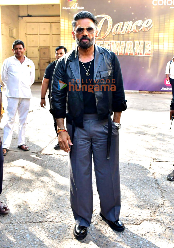 photos madhuri dixit and suniel shetty snapped on the sets of dance deewane 3 3