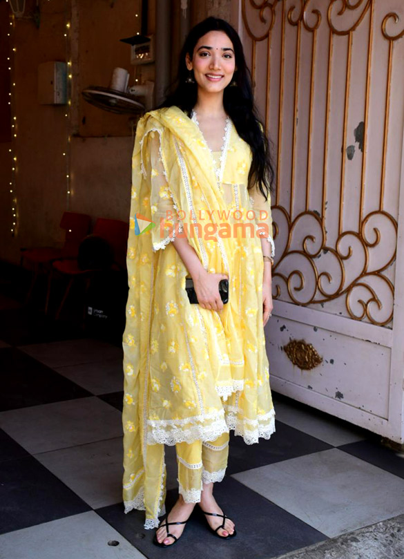 photos medha shankr spotted in khar 3