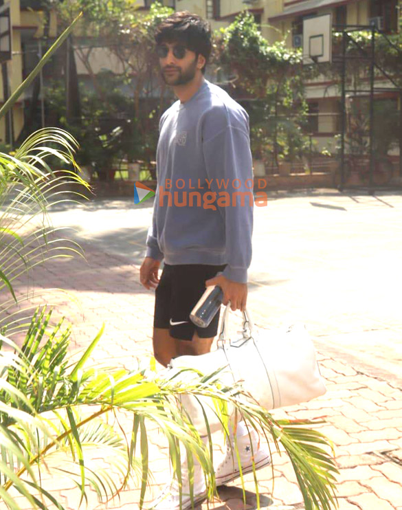 Photos: Meezaan Jafri snapped outside the gym in Bandra Photos: Meezaan Jafri snapped outside the gym in Bandra